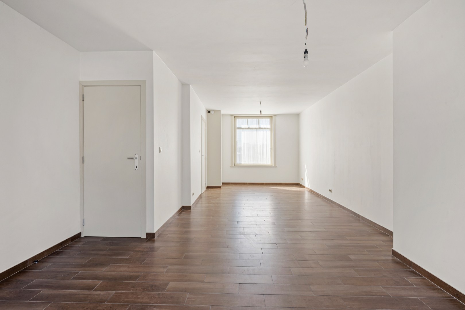 Grotendeels gerenoveerde woning met 2 slaapkamers, ruime zolder en tuin te Menen - foto 4