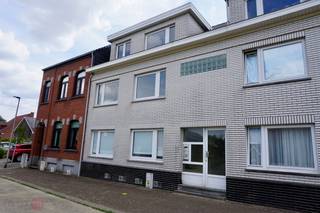 Rustig gelegen appartement met 2 slaapkamers.Indeling:Eerste verdieping: inkomhal, wc, badkamer met ligbad en wastafel, leefruimte, keuken met...