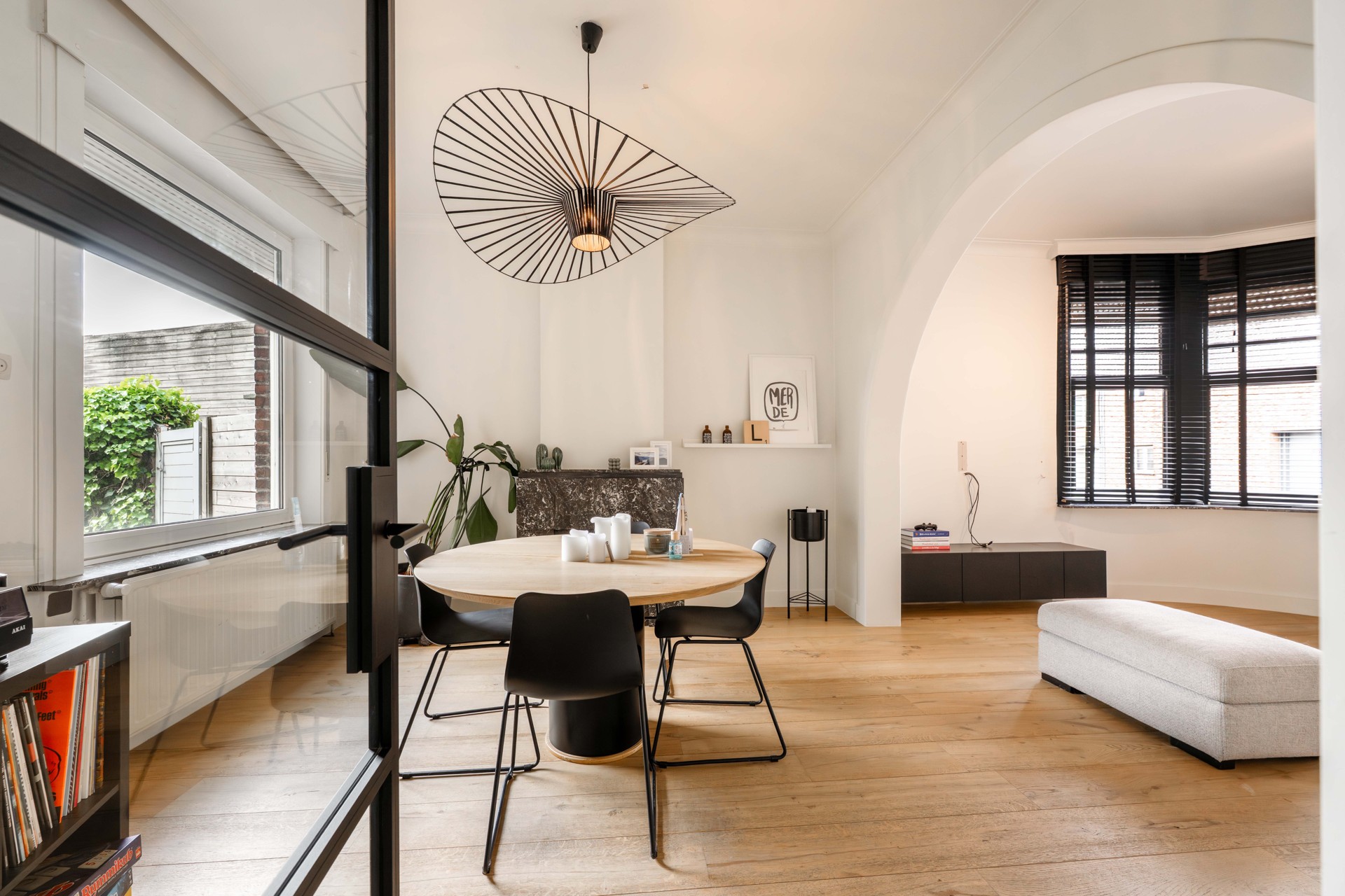 Karaktervolle herenwoning met tuin, garage en tal van mogelijkheden in hartje Vichte ✨ - foto 4