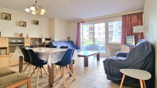 3-SLAAPKAMERAPPARTEMENT MET GROOT TERRAS (20m2) GELEGEN OP EEN BOOGSCHEUT VAN HET STRAND EN DE PRACHTIGE LEOPOLD I ESPLANADE TE DE PANNEBestaande uit...