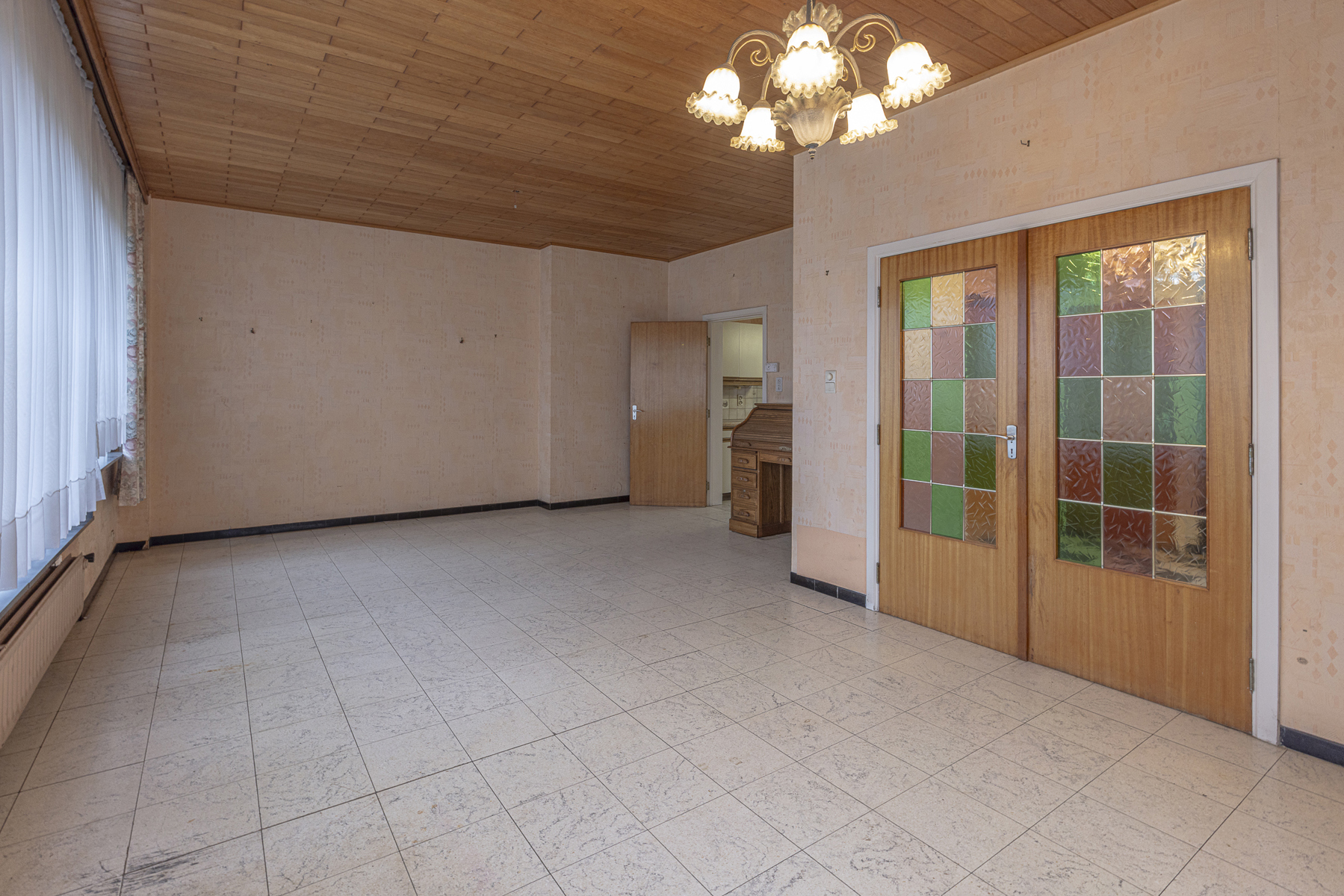 Ruime te renoveren woning, op groot perceel met loods. - foto 4