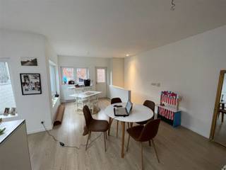 <p><span>Mooi gelegen appartement in het centrum van Avelgem met twee grote terrassen. Inkom, wasplaats, ruime living met open ingerichte keuken, oven, microgolf, koelkast, diepvries, vaatwasser, kookplaten, dampkap, toilet, badkamer, 2 slaapkamers en twee grote terrassen. Vrij op 01/12/2026. epc C 204 kWh/m² uc 2641078. Voor info of bezoek, bel 056.21.58.00 of www.immo-lvb.be, naar pand gaan en afspraak online inboeken.</span></p>