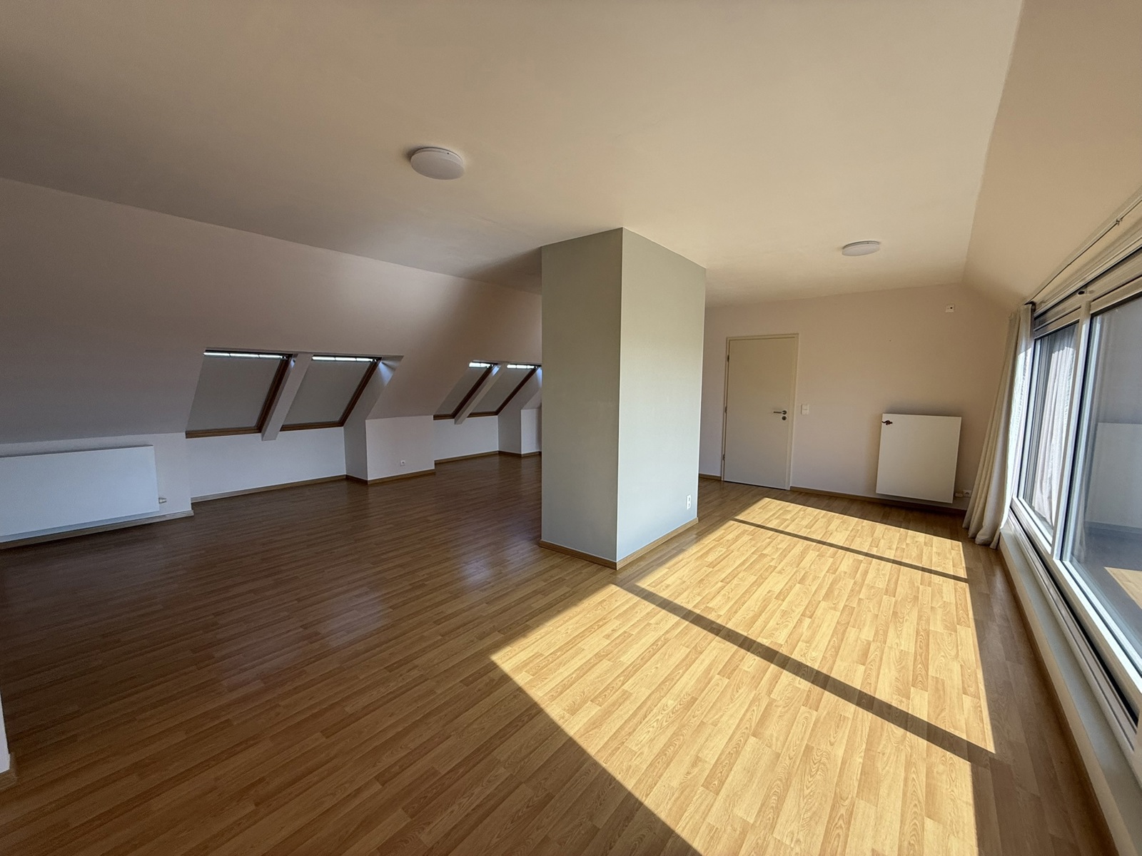 Ruim dakappartement in het centrum van Tielt.  - foto 4