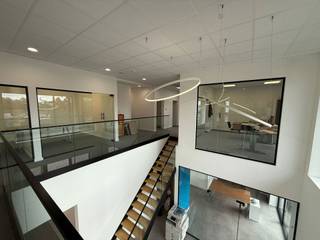 Structura.biz stelt u een recente bedrijfsoplossing voor, strategisch gelegen in Gembloux, vlak bij de E411 en N4. Een zeldzame kans voor...