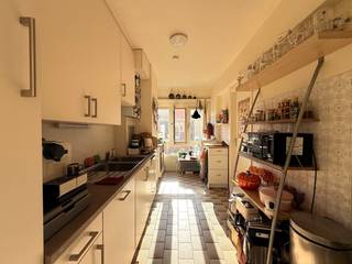 Op zoek naar een stijlvol en comfortabel appartement op een toplocatie? Dit prachtige vintage appartement, gelegen vlakbij het...