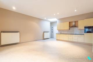 Verkocht op de Bordes-Bezoekdag. Compromis in opmaak. Het appartement is gelegen in het hart van Merelbeke, beschikt over een bewoonbare...