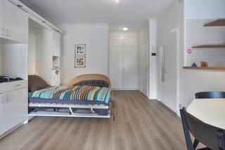 Studio-appartement op toplocatie in het centrum van Antwerpen. Een ideale starters woonplek of investering.Indeling:Goed onderhouden studio op de 3e...