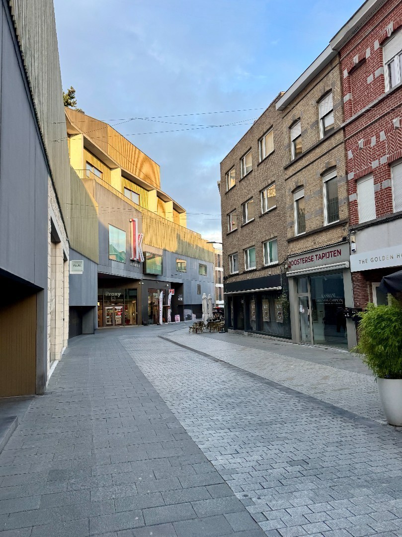 Opbrengsteigendom met winkel en appartementen op toplocatie in Kortrijk - foto 2