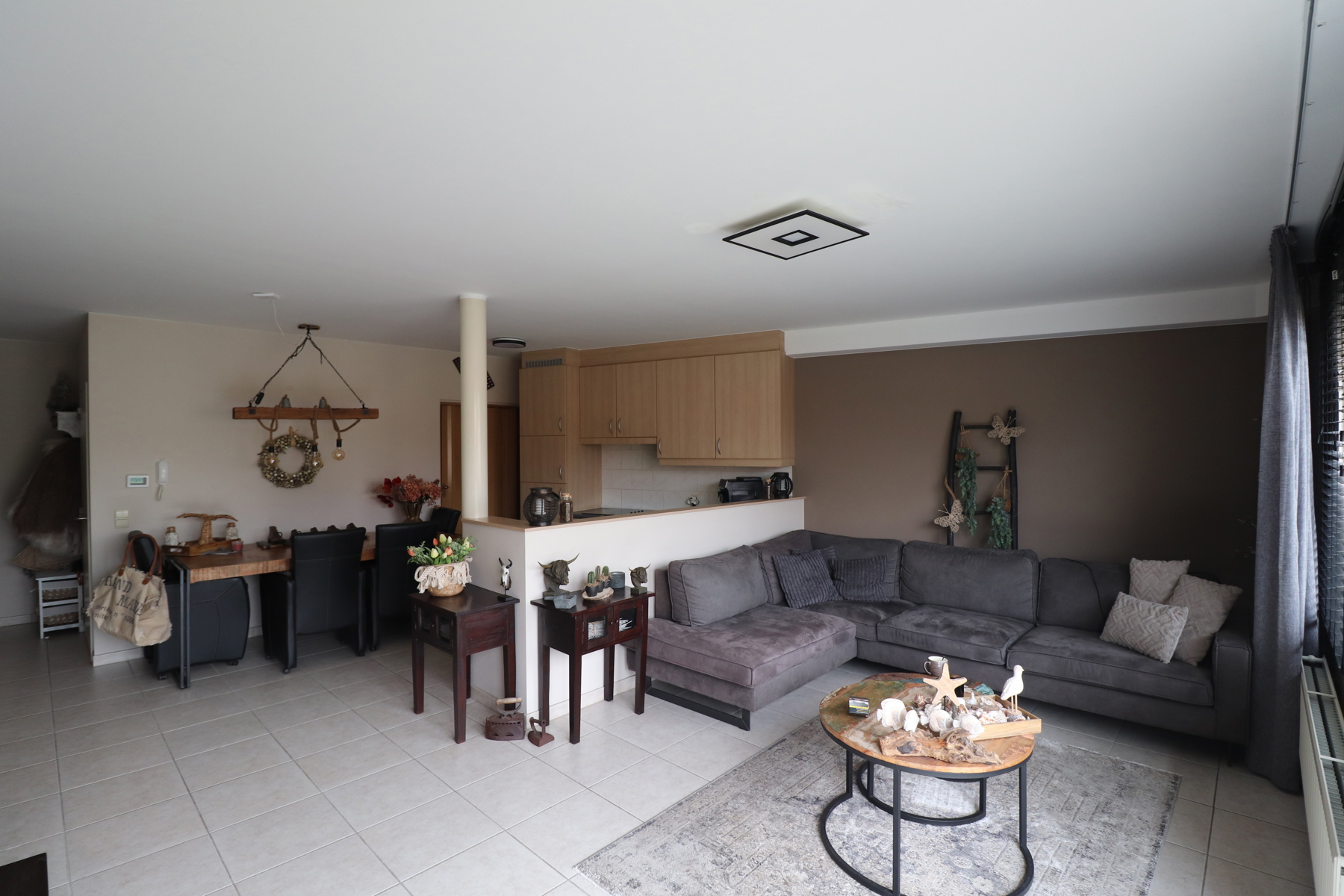 Een appartement op de benedenverdieping met tuin en garage. - foto 2