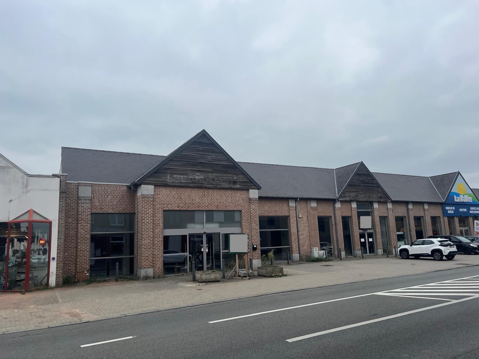 Commercial for rent in Waterloo - photo 1