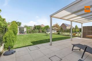 Bienvenue dans cette belle maison au coeur de Steenokkerzeel, où le confort et le style vont de pair. Cette spacieuse maison familiale offre quatre à...