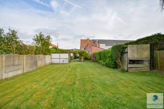 Rustig en centraal gelegen woning met landelijk uitzicht, grote garage en tuin.Deze te renoveren woning is gelegen in een rustige omgeving en biedt...
