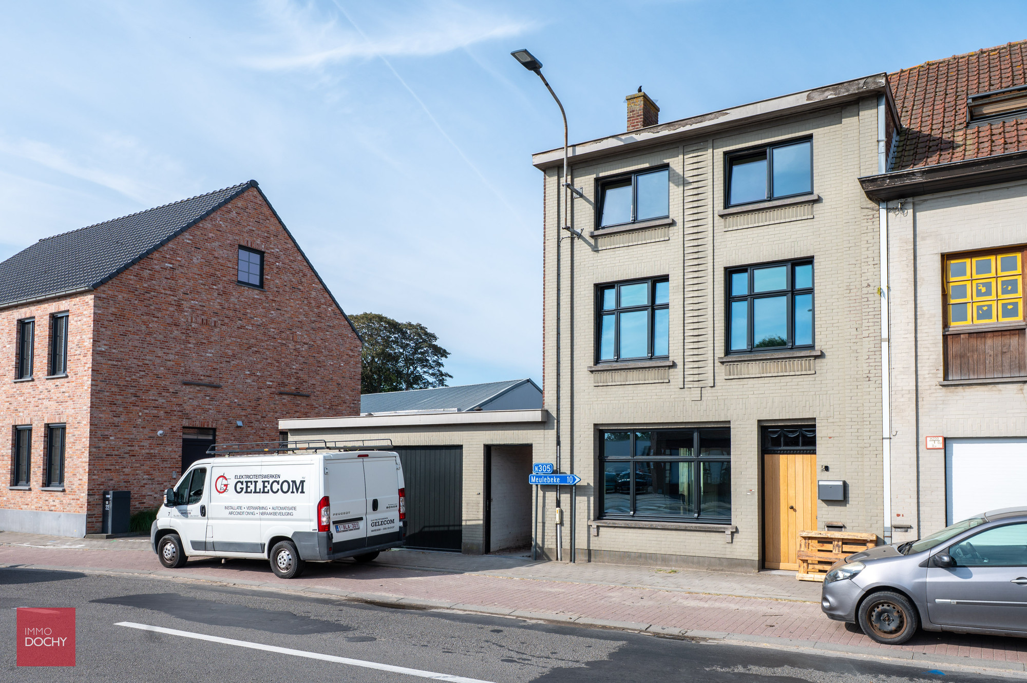 Volledig gerenovereerd herenhuis met garage - foto 3