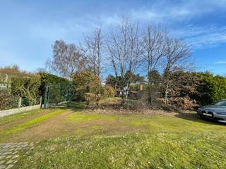 perceel van ca. 3450 m2, waarvan ca. 1390 m2 bouwgrond (40m breed 35m diep), ca. 710 m2 tuin (agrarisch gebied) en achteraan ca. 1390 m2 bebost.veel...