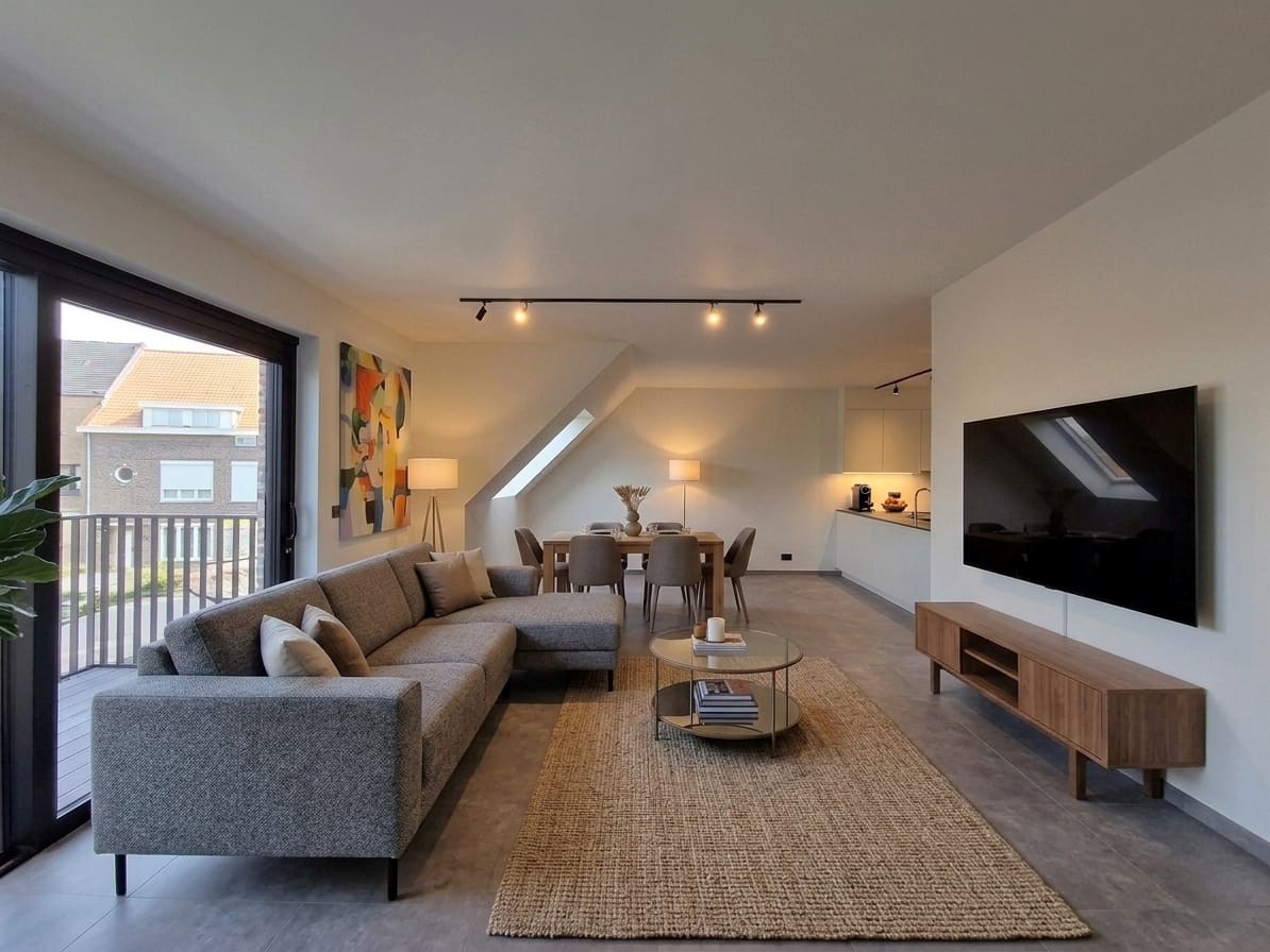 RUIM NIEUWBOUW DUPLEXAPPARTEMENT MET 3 SLPKS | TERRAS EN AUTOSTAANPLAATS IN RUISELEDE - foto 2