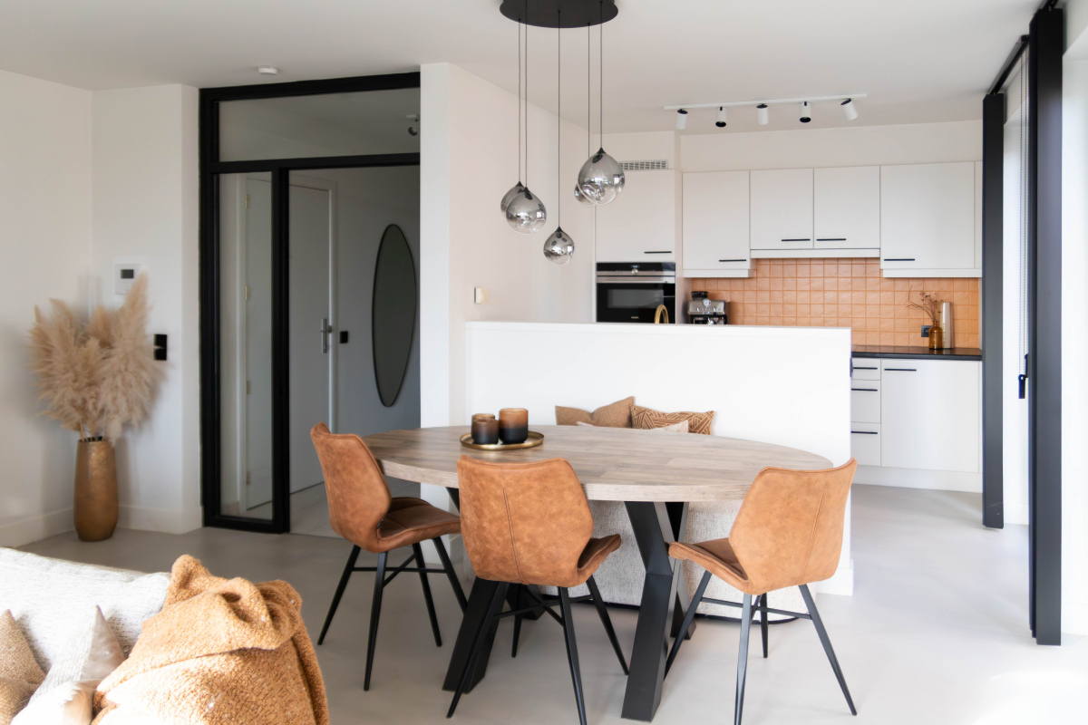 Ruim verzorgd GELIJKVLOERS appartement met 2 slaapkamers + garage. - foto 2