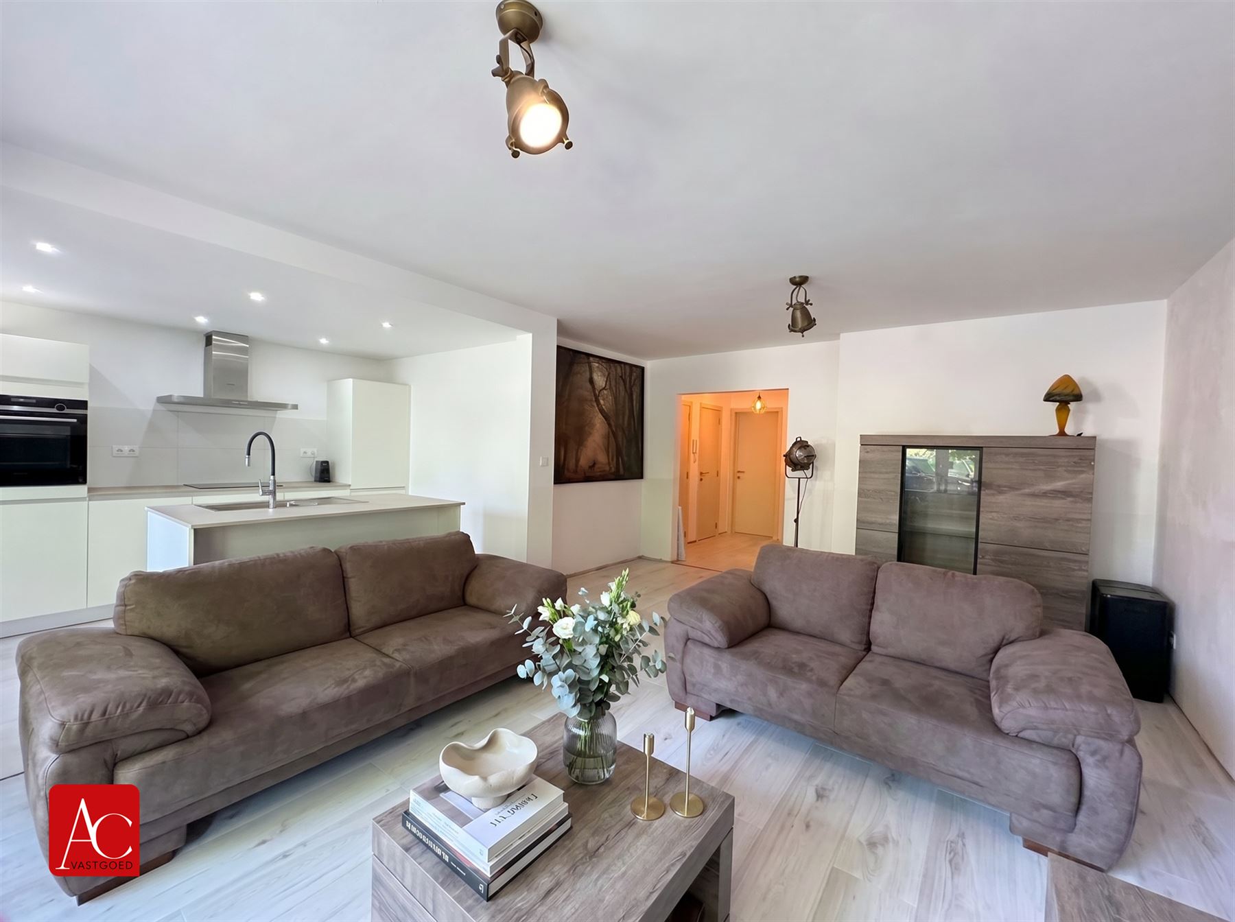 Gelijkvloers appartement met garage en 2 slaapkamers - foto 1