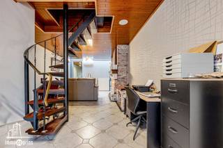 Charmante woning op een uitstekende ligging in Sint-Niklaas, nabij het centrum en met een vlotte bereikbaarheid. De woning beschikt over...