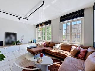In de Evendijk, een rustige doodlopende straat in Knokke-Heist, bevindt zich deze charmante woning die te koop wordt aangeboden. De woning...