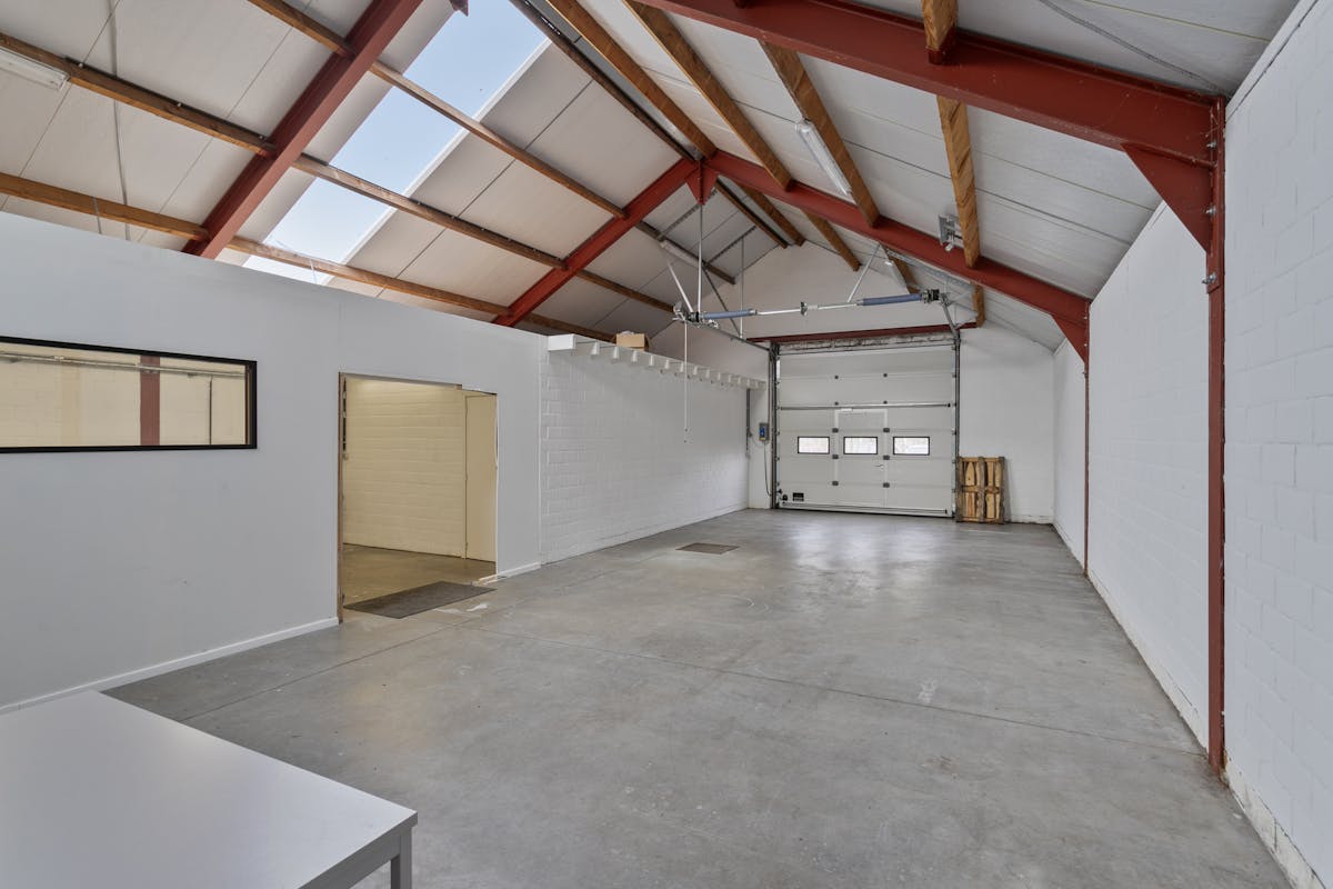 Modern magazijn van 145m² samen met ruime gezinswoning te koop in Bissegem - foto 5