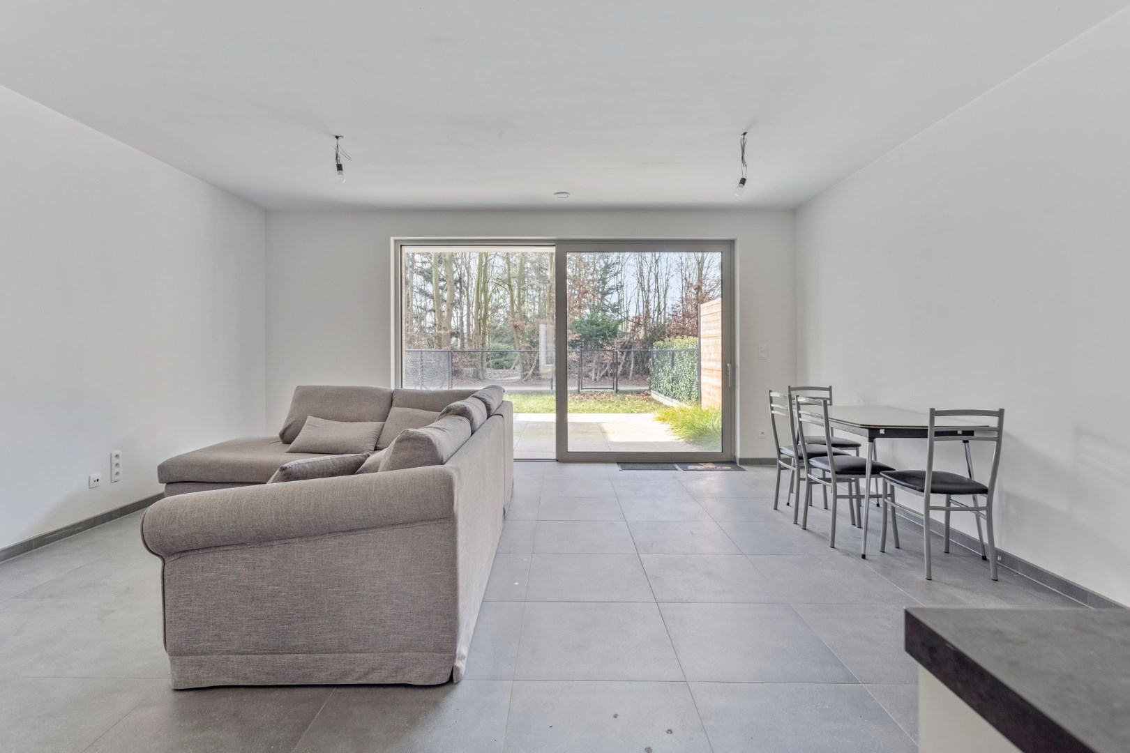 Recent appartement met 1 slpk en gezellig tuintje op wandelafstand van het centrum ! - foto 3