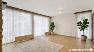 Immo3000 heeft een zeer gunstig gelegen 3 slaapkamer appartement te koop inclusief een garage met plaats voor twee wagens en een berging in de kelder.<br />Het appartement is gelegen op de tweede verdieping van een kleinschalig gebouw.<br />Je komt binnen in de inkomhal die toegang geeft tot de keuken en de leefruimte. Zowel aan de keuken als aan de leefruimte is er een terras aanwezig.<br />Meer achteraan in het appartement vinden we 3 slaapkamers, een apart toilet en een badkamer. In bijlage zijn een aantal foto's toegevoegd hoe een renovatie er zou kunnen uitzien.<br />Benieuwd? Boek je bezoek in en kom een kijkje nemen!