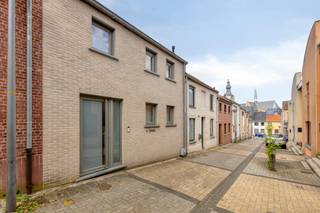 Deze instapklare woning combineert een moderne afwerking met een uiterst gunstige ligging in het hartje van Aarschot. Dankzij het EPC-label A...