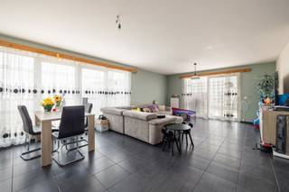 Appartement van 93m² met o.a. 2 slaapkamers, staanplaats en ruim terras nabij het centrum van Turnhout. EPC A (89kWh/m²), elektriciteit...