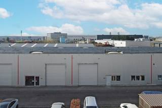 Een KMO-unit van 545m² gelegen in Willebroek, aan de Molenweg, vlakbij de A12.Deze goed bereikbare unit biedt een uitstekende locatie voor bedrijven...