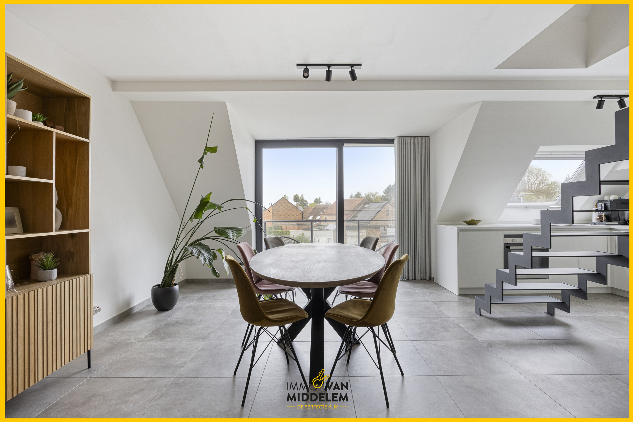 INSTAPKLAAR DUPLEX MET 2 KAMERS EN TERRAS - foto 3