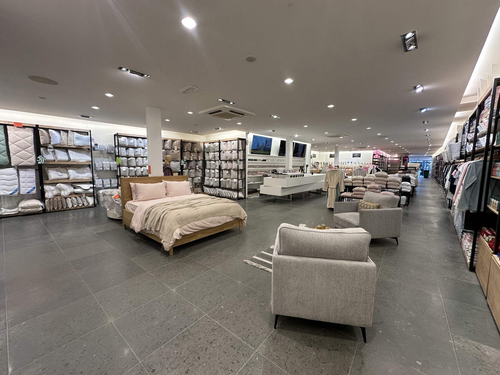 Top gelegen handelsruimte van maar liefst 432 m²! - foto 2