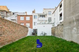 Dit modern gerenoveerd gelijkvloers appartement bevindt zich in een kleinschalig, volledig vernieuwd gebouw met slechts drie entiteiten. Midden in...