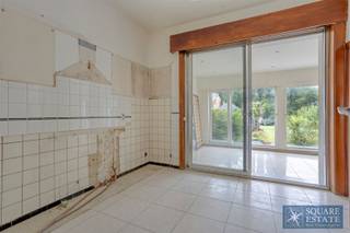 Square Estate biedt u deze ruime eengezinswoning aan, ideaal gelegen aan de Romeinsesteenweg. Deze woning met 3 gevels biedt veel ruimte en is als...