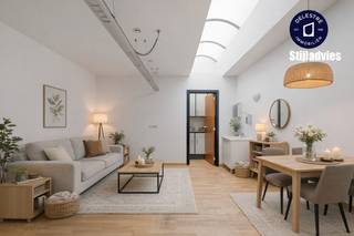 Op zoek naar <strong>een ideale starterswoning of interessante investering?</strong> Deze woning, gelegen in de gegeerde <strong>Immerzeeldreef</strong>, combineert <strong>een rustige ligging aan de stadsrand </strong>met een <strong>vlotte bereikbaarheid en nabijheid van groen. </strong>De woning beschikt over een <strong>EPC-label B</strong>, wat zorgt voor een energiezuinig karakter. <strong>Rond 2000 werden onder meer het dak en de beglazing vernieuwd</strong>, wat bijdraagt aan het hedendaags comfort. <strong>Indeling: </strong>Via de inkomhal betreedt u de lichtrijke leefruimte met aangename natuurlijke lichtinval. Aan de voorzijde bevindt zich een aparte bureauruimte of berging met toilet, ideaal voor thuiswerk of praktijkruimte. <strong>Op de 1e verdieping</strong> bevinden zich twee ruime kamers die flexibel kunnen worden ingericht als slaapkamer en badkamer. <strong>De 2e verdieping</strong> biedt bijkomend potentieel en kan verder worden ingericht als extra slaapkamer(s), hobbyruimte of polyvalente ruimte. De woning is ideaal gelegen aan de stadsrand, in een groene omgeving en met parkeermogelijkheid vlak voor de deur.<strong> ELEKTRISCHE KEURING CONFORM TOT 03 MAART 2031.</strong> Een mooie opportuniteit voor wie betaalbaar wil wonen op een gegeerde locatie of op zoek is naar een rendabele investering. Interesse? Contacteer ons voor meer informatie of een bezoek ter plaatse.<br />