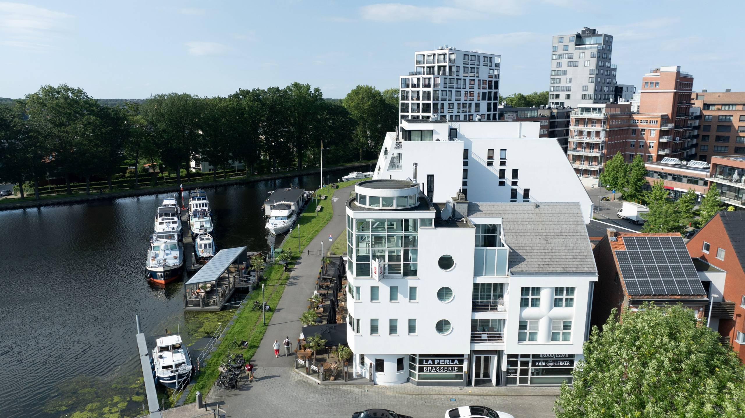 Penthouse de 300 m² avec plusieurs terrasses dans un emplacement de choix offrant une vue fantastique sur le canal. - photo 4