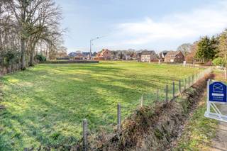 Bouwgrond voor open bebouwing op perceel van 10a 22ca in O.-L.-V.-OlenDit ruime perceel voor open bebouwing is gelegen langs Schambraken in Olen...