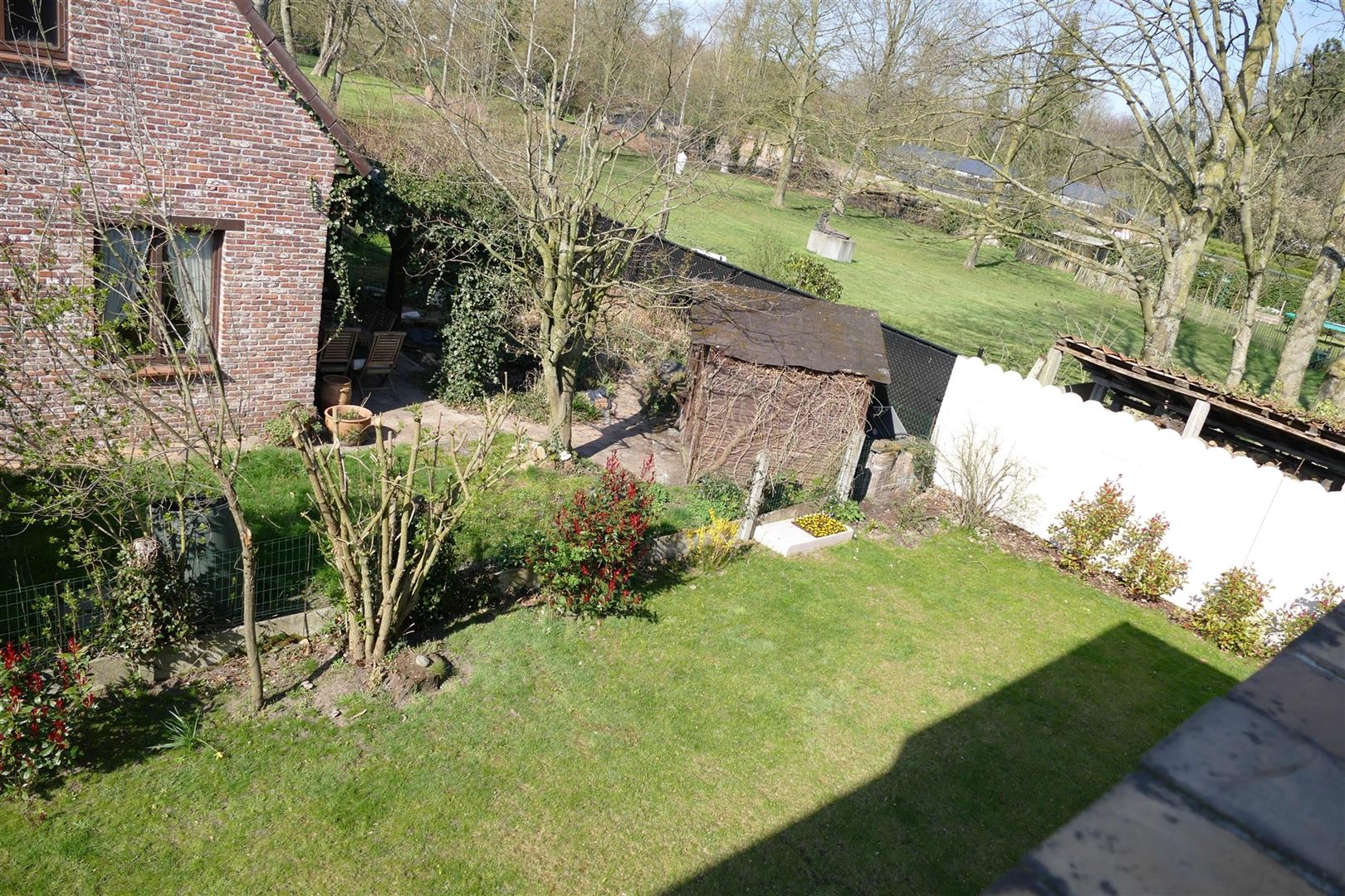 Mooi gerenoveerde open bebouwing met 3 slaapkamers - foto 2