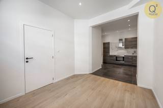 Bezichtigingsdag vrijdag 18 juli. Inschrijven via het contactformulier verplicht! Volledig gerenoveerde woning met 3 slaapkamers nabij Park Spoor...