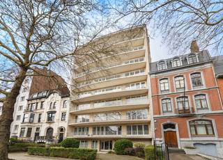 ETTERBEEK - In de wijk Montgomery, vlakbij openbaar vervoer, winkels, scholen en alle andere voorzieningen, ontdek dit appartement van +-239m²...