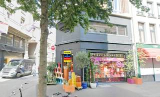 Dit charmante handelspand is gelegen in de bruisende Kammenstraat, een gekende winkelstraat in het hart van Antwerpen, populair bij een jong...