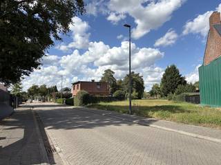 Dimensions du lot 2- superficie d'environ 429 m²- largeur de la rue : env. 17,52 m- profondeur : env. 33 mLes règles de construction sont...