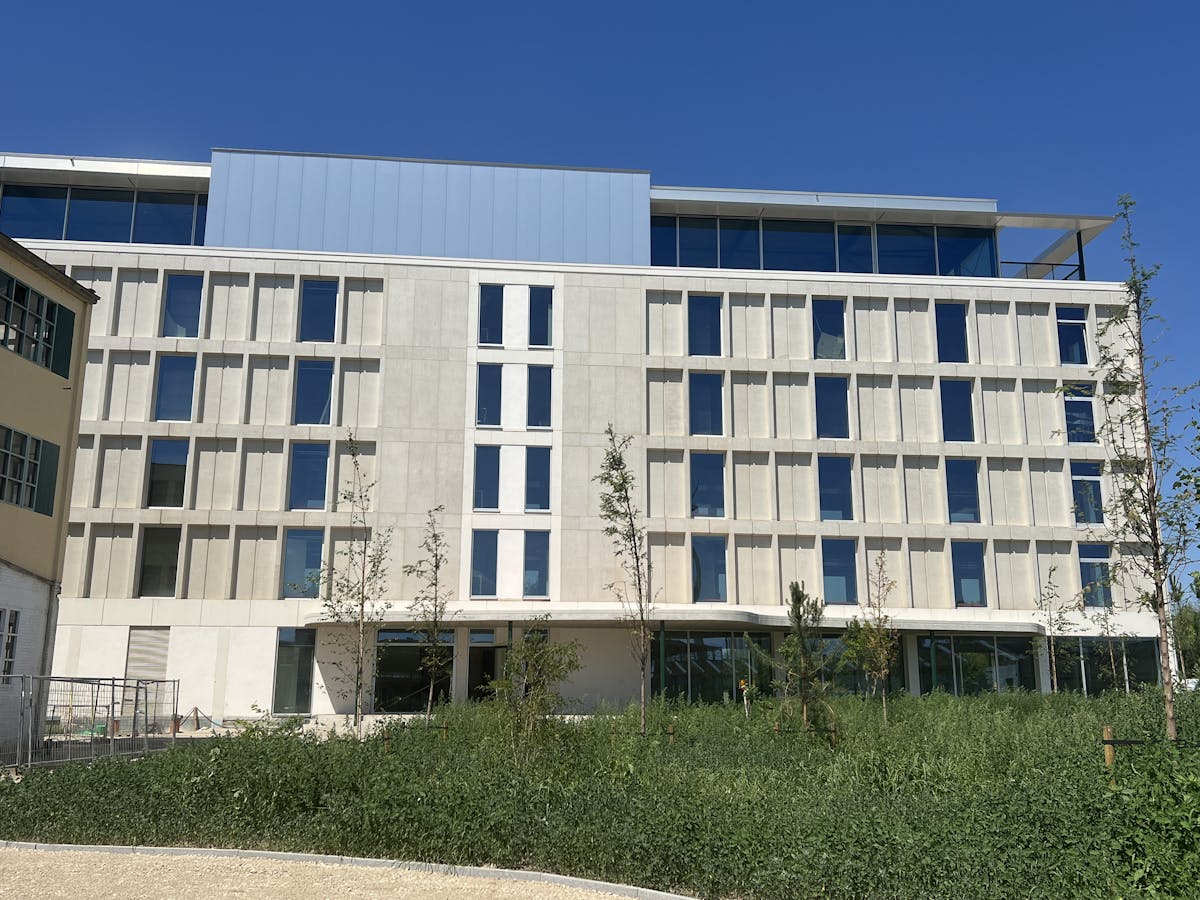 KANTOREN op UITSTEKENDE ZICHTLOCATIE vanaf 621m² tot  774m². - foto 2