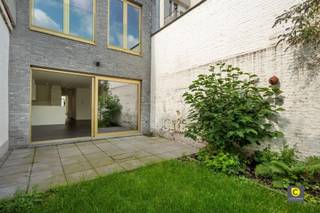 GELIJKVLOERS APPARTEMENT MET TUIN OP CENTRALE LOCATIE IN MORTSEL!DROOMT U VAN EEN LICHTRIJK, MODERN APPARTEMENT MET EEN PRIVÉTUIN EN TERRAS? DAN IS...