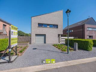 <span><strong>VOLLEDIG INSTAPKLARE VRIJSTAANDE WONING MET 4 SLAAPKAMERS OP EEN PERCEEL VAN 07A08CA TE DILSEN-STOKKEM <br /><br />TROEVEN<br /></strong>- Gelegen in een gezellige en rustige woonwijk dichtbij het centrum van Stokkem.<br />- Energiezuinige woning! EPC-label A! <br />- Elektriciteit is conform. <br />- Volledig instapklaar &amp; hoogwaardig afgewerkt!<br />- Voorzien van moderne technologie: airco, vloerverwarming, alarm, wateralarm in kruipkelder, camerabewaking, videofoon, domotica, 12 zonnepanelen,...<br />- Inpandige garage &amp; volledig omheinde tuin. <br />- Heerlijk buitenleven: vijverpartij, buitensauna met infrarood, verschillende terrassen,...<br /><br /><strong>KRUIPKELDER -01 </strong>(120,00m²). <br /><strong><br />GELIJKVLOERS 00 | VLOERISOLATIE &amp; VLOERVERWARMING<br /></strong>- Inkomhal (1,30m x 2,80m = 3,64m²): tegelvloer. <br />- Traphal (2,00m x 2,90m = 5,80m²): betonnen trap in massief eik voorzien van wandverlichting naar verdieping 1, ingebouwde garderobe, trapberging, tegelvloer. <br />- Leefruimte (4,30m x 4,50m = 19,35m²): pivoterende glazen deur, gashaard met tv-meubel, veel natuurlijk lichtinval dankzij groot raampartij, tegelvloer. </span><br /><span>- Keuken (7,30m x 4,00m = 29,20m²): geïnstalleerde ruime keuken met combi-oven, heteluchtoven, koelkast, keramische kookplaat, dampkap, lades; spoeleiland met spoelbak, vaatwasser &amp; gekoppelde tafel voor 6 tot 8 personen; groot schuifraam naar het terras, airco, tegelvloer. </span><br /><span>- Toilet (2,15m x 0,90m = 1,94m²): hangtoilet, inbouwkast voor toebehoren, spoelbakje,tegelvloer. </span><br /><span>- Berging (5,00m x 2,25m = 11,25m²): inbouwkasten, lavabo (osmosesystem), aansluiting wasmachine/droogkast, ingebouwde waskoker, tegelvloer.</span><br /><span>- Inpandige garage + bergruimte <strong> </strong>(5,10m x 3,50m) + (2,40m x 2,60m) = 24,09m²): automatische sectionale poort, uitgietbak, technische wand (elektriciteit, gas, alarm,...), ingebouwde collectors water en CV, luik naar kruipkelder, tegelvloer. </span><br /><br /><span><strong>VERDIEPING</strong> <strong>+01 </strong></span><br /><span>- Traphal (2,15m x 1,30m = 2,80m²): betonnen trap in massief eik naar verdieping 2, trap voorzien van wandverlichting, massief eiken vloer. <br />- Bureelruimte (4,20m x 4,70m = 19,74m²): voorzieningen voor TV en internet, massief eiken vloer. <br />- Badkamer (2,45m x 4,60m = 11,27m²): badmeubel met lavabo, kolomkasten,spiegel; ligbad, ruime inloopdouche, waskoker naar onderliggende wasplaats, ingebouwde geluidsinstallatie, tegelvloer. <br />- Toilet (1,00m x 1,30m = 1,30m²): hangtoilet, tegelvloer.<br />- Slaapkamer 1 (3,65m x 3,65m = 13,32m²): voorzieningen voor tv en internet, massief eiken vloer. <br />- Slaapkamer 2 (3,65m x 3,50m = 12,78m²): voorzieningen voor tv en internet, massief eiken vloer. <br />- Slaapkamer 3 (4,00m x 7,30m = 29,20m²): inclusief inloopdressing met kasten, airco, aansluiting TV en internet, groot raam met uitzicht op de tuin, massief eiken vloer. <br /><br /><strong>VERDIEPING</strong> <strong>+02 <br /></strong>- Overloop (1,30m x 6,30m = 8,19m²): glazen balustrade, trap naar verdieping 1, massief eiken vloer. <br />- Cv-ruimte (3,70m x 6,30m = 23,31m²): Cv-installatie op gas, ventilatiesysteem D, rekken voor bergruimte, warm water boiler, chapevloer. <br /></span><span>- Slaapkamer 4 / hobbyruimte (4,00m x 4,70m = 18,80m²): airco, groot dakraam, voorzieningen voor tv en internet, laminaat. </span><br /><span><span><br /></span>Bekijkt u deze advertentie via een aanverwante vastgoedsite, surf dan zeker naar onze website <strong>www.N78vastgoed.be</strong> voor een uitgebreide beschrijving en foto's. <strong>Meer info: +32 (0)89 86 18 88 of info@N78vastgoed.be.</strong></span>