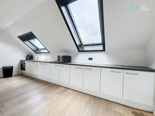 Tel: +32 493 83 73 13 / E-mail : demis.hardiquest@weinvest.beWe Invest biedt u deze prachtige duplex met één slaapkamer aan, gelegen op 9, avenue...