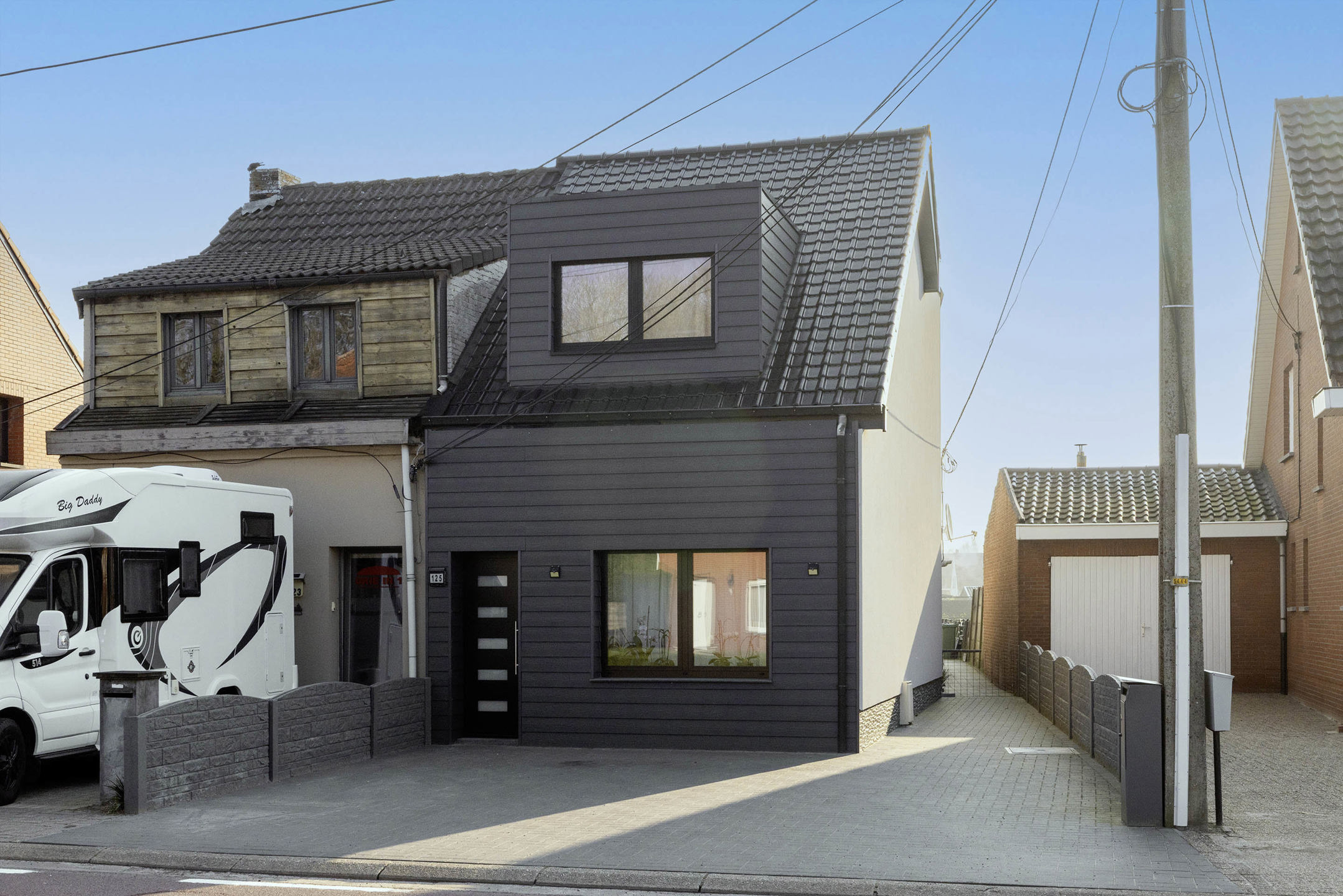 Volledig gerenoveerde woning met 3 slaapkamers en bijgebouw - foto 1