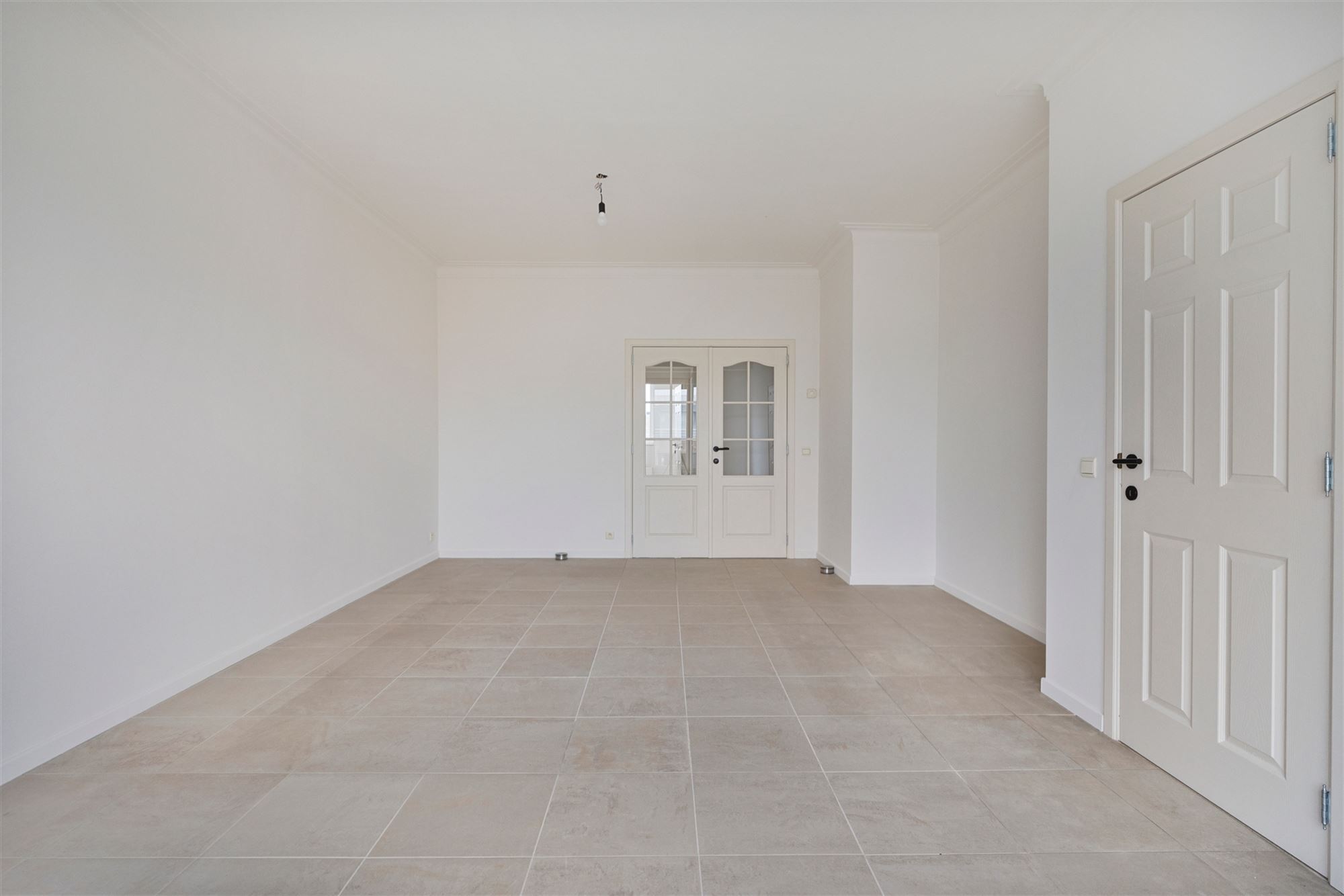 Lichtrijk appartement met terras vlakbij Harmoniepark - foto 3