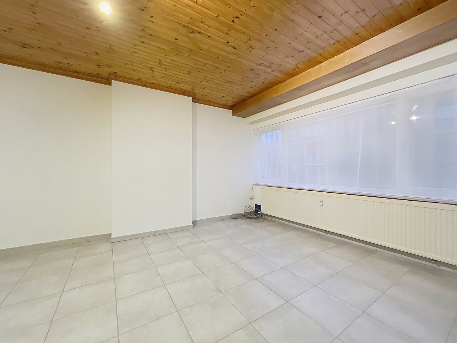 Gelijklvloers app met 2 slpks - garage en gemeenschap tuin - foto 4