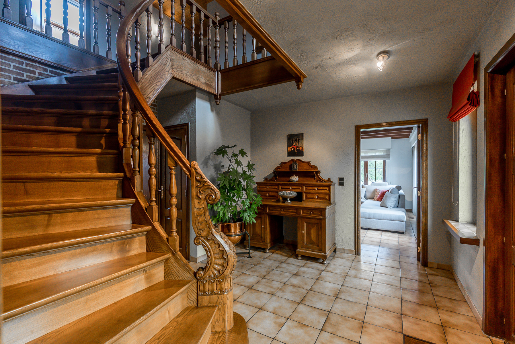 Prachtige klassieke villa op een ruim perceel. - foto 4