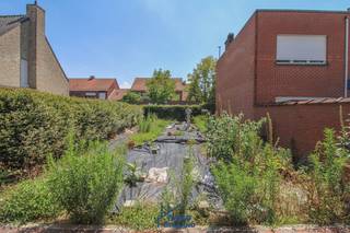Ontdek deze inwaarts gelegen bungalow op een perceel van 324 m².De woning bevindt zich in een rustige, residentiële wijk en biedt een Zuidgerichte...